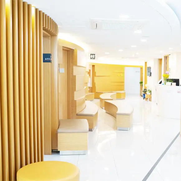 홍대역1번출구에서 바로 가깝게